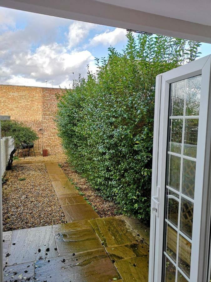 Guildford Town House Villa ภายนอก รูปภาพ