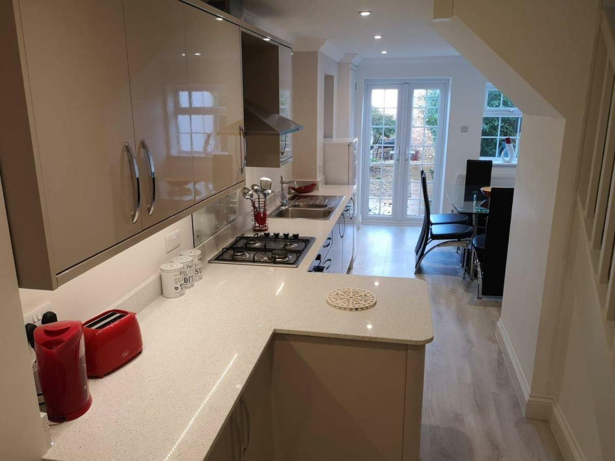 Guildford Town House Villa ภายนอก รูปภาพ