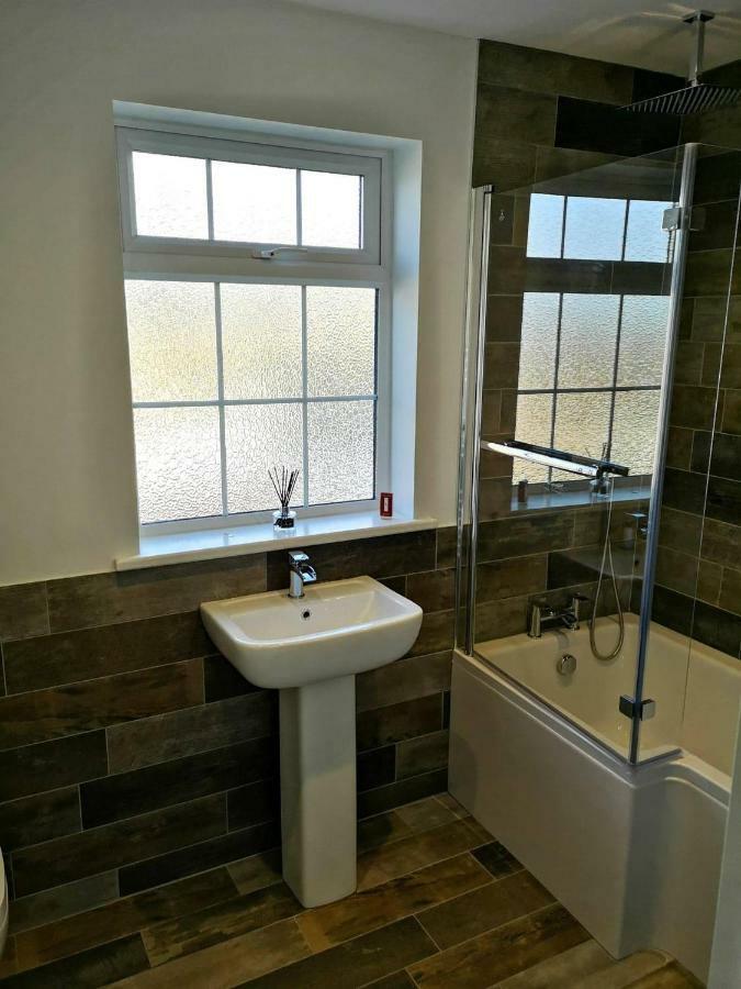 Guildford Town House Villa ภายนอก รูปภาพ
