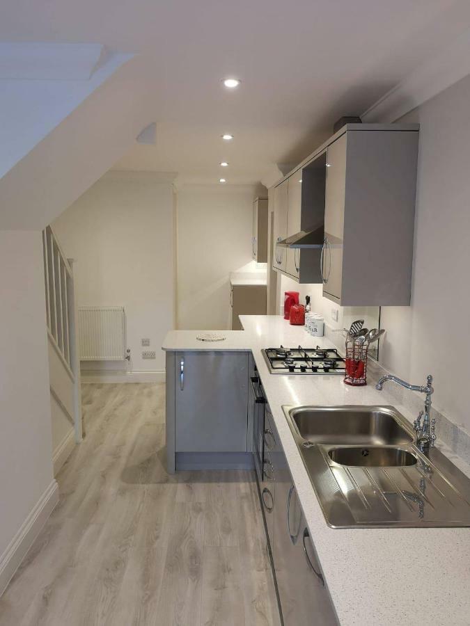 Guildford Town House Villa ภายนอก รูปภาพ