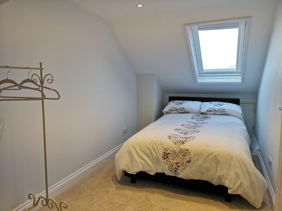 Guildford Town House Villa ภายนอก รูปภาพ